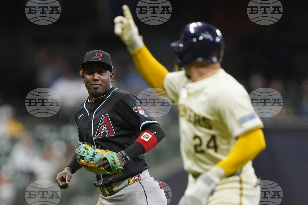 Diamondbacks Brewers Baseball