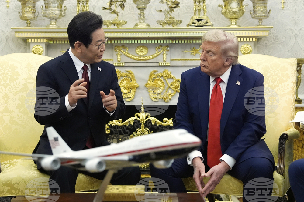 "Кориън еър" ще купи над 100 самолета "Боинг" след срещата между И Дже-мьон и Доналд Тръмп