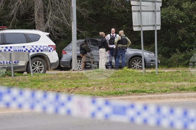Полицията арестува мъж, нахлул с автомобил в двора на руското консулство в Сидни