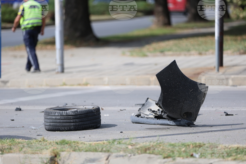 При катастрофа край Котел са загинали 17-годишно момиче и 20-годишно момче