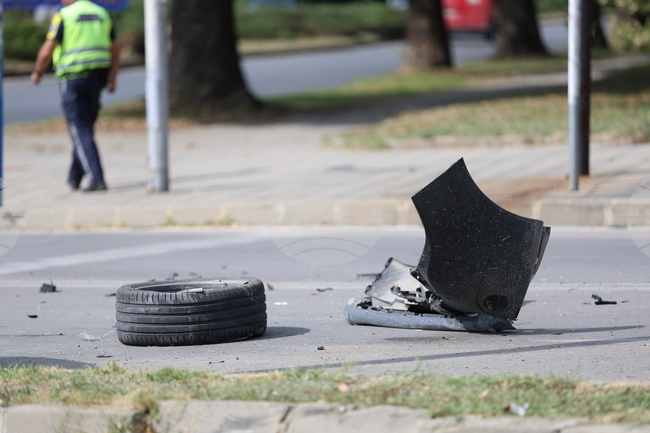 При катастрофа край Котел са загинали 17-годишно момиче и 20-годишно момче