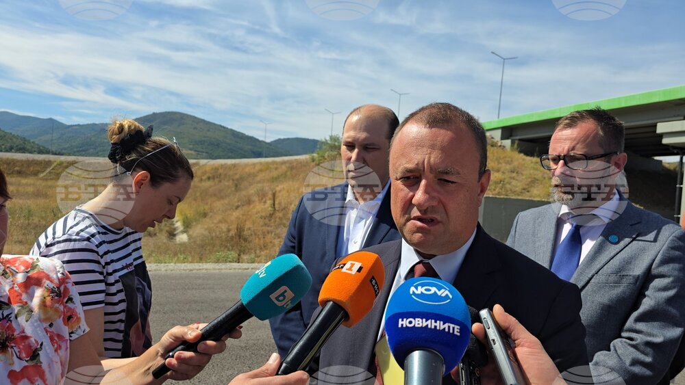 Regional Development Minister Inspects Construction of Roads in Northern Bulgaria