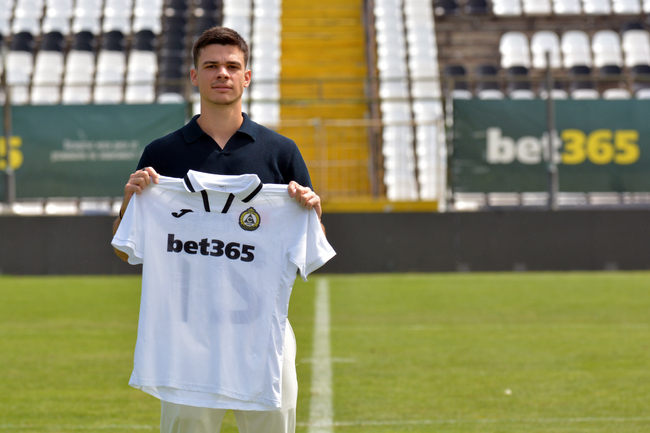 Славия привлече сръбски защитник