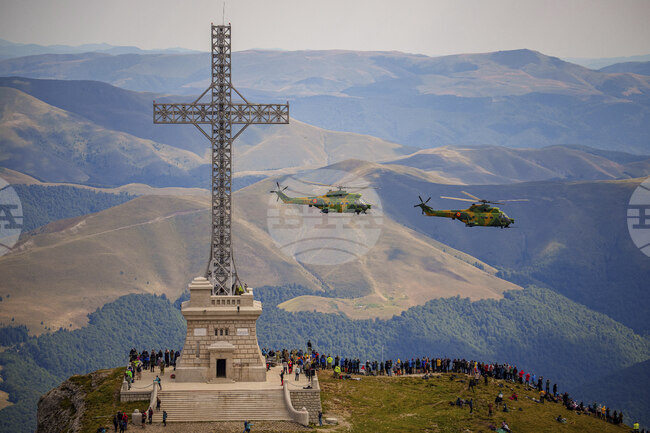 Helicopter Rescues Bulgarian Tourist in Romania after 40-m Fall into Ravine