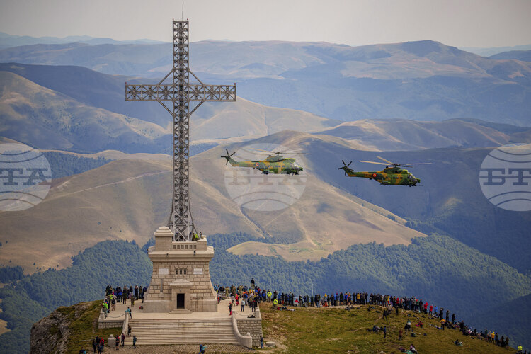 Helicopter Rescues Bulgarian Tourist in Romania after 40-m Fall into Ravine