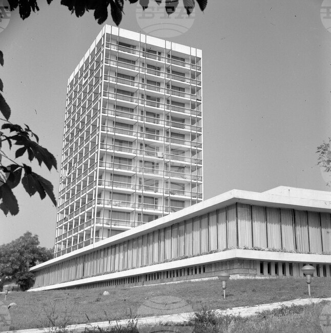 На 29 август 1968 г. е открит Международният дом на учените „Фредерик Жолио-Кюри“