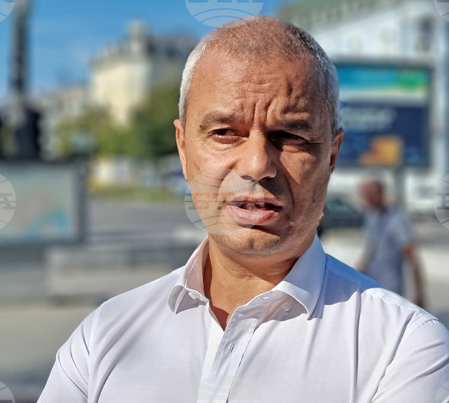 Vazrazhdane Leader Kostadinov Calls for Cabinet Resignation, Early Elections