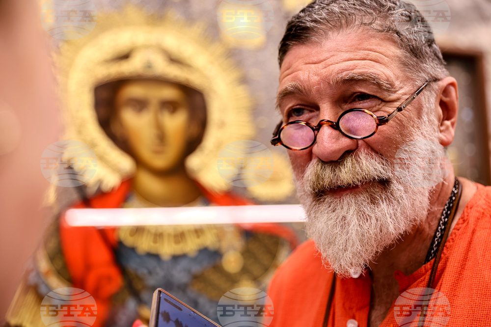 Икона не се гледа, а се чете, каза пред БТА иконографът Димчо Димчовски