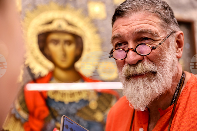 Икона не се гледа, а се чете, каза пред БТА иконографът Димчо Димчовски