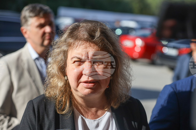 Управлението ще бъде стабилно, докато има достатъчно народни представители, които да го подкрепят, каза Наталия Киселова