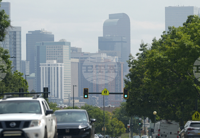 Двама души загинаха при катастрофа на малък самолет край летище в предградията на Денвър