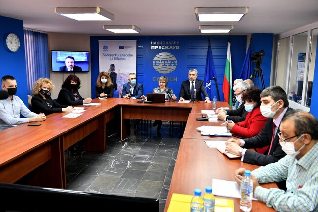 Как да бъде подобрено положението на уязвимите групи и ромите: дискусия в Сливен