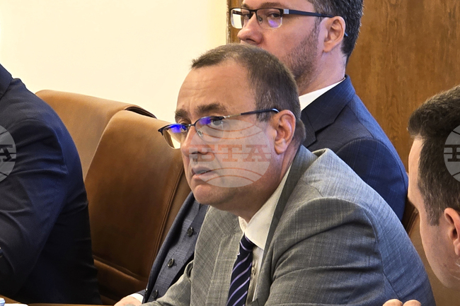 Основният проблем за водоснабдяването на Плевен са загубите от компрометирана водопроводна мрежа и кражбите, каза министър Иван Иванов