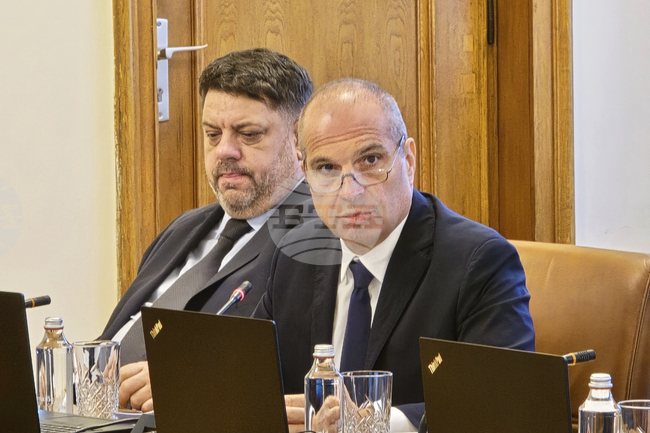 Предвиждаме публичен електронен регистър на атракционите, проверки и санкции за нарушения, каза министър Гроздан Караджов