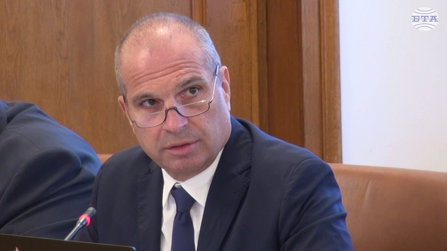 Предвиждаме публичен електронен регистър на атракционите, проверки и санкции за нарушения, каза министър Гроздан Караджов