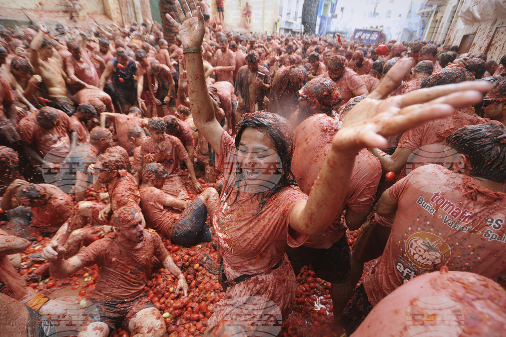 APTOPIX Spain Tomatina