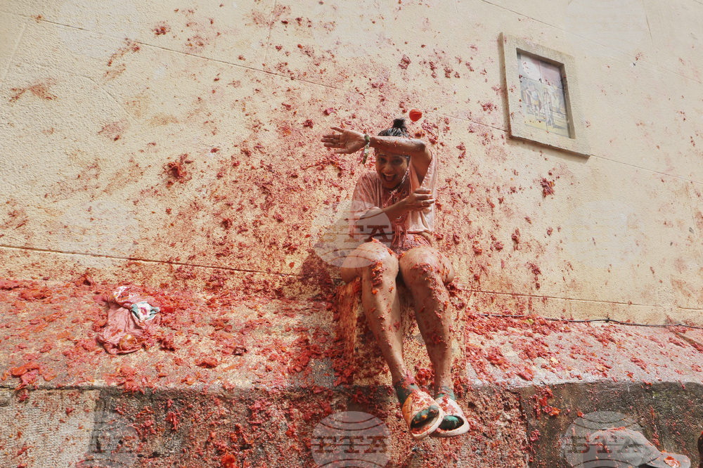 APTOPIX Spain Tomatina
