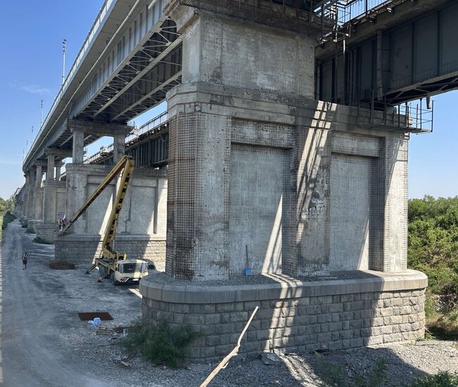 АПИ: Монтирани са 240 м от реставрирания парапет на Дунав мост при Русе