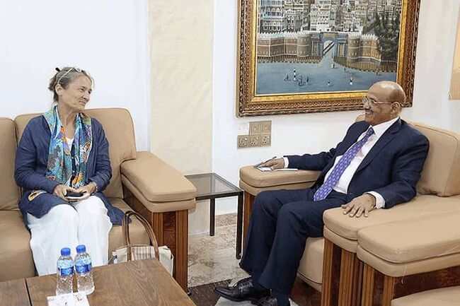 САБА: Управителят на йеменската централна банка и посланичката на Нидерландия обсъдиха икономическото развитие на Йемен 