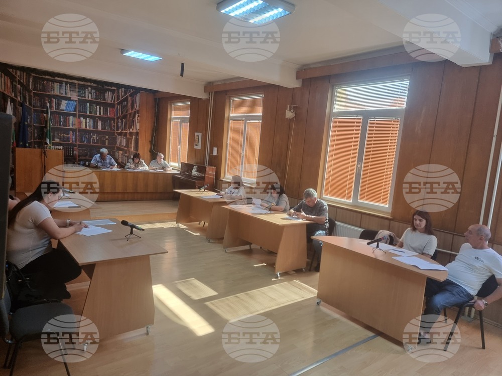 Общинският съвет в Брезник прие няколко докладни записки, свързани с местното самоуправление, финансите и безводието на територията на града