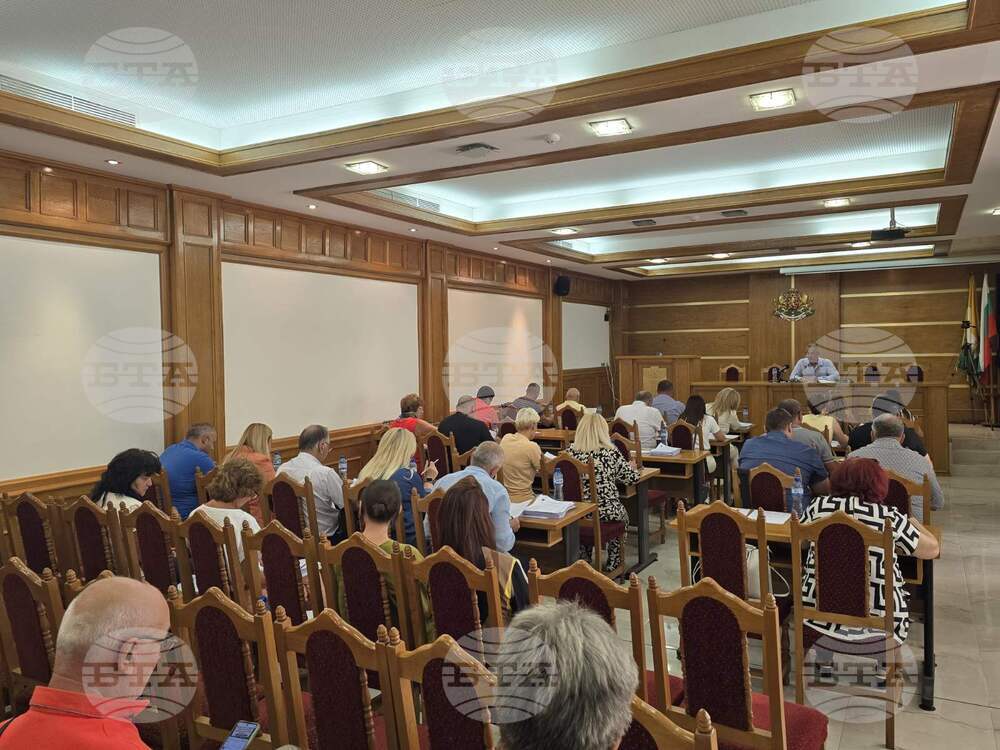 Съветниците в община Добричка взеха решения, свързани с паралелки в училищата, избраха и постоянна етична комисия