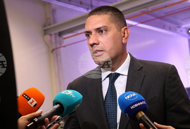 България и "Райнметал" ще си разделят наполовина инвестицията в новите заводи, съобщи председателят на парламентарната комисия по отбрана Христо Гаджев