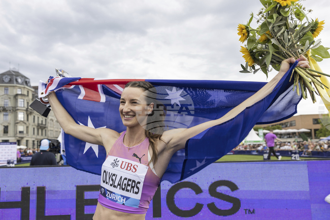 Австралийката Никола Олислeгърс постави нов континентален рекорд в скока на височина и заслужи трофея в дисциплината в тазгодишното издание на Диамантената лига по лека атлетика