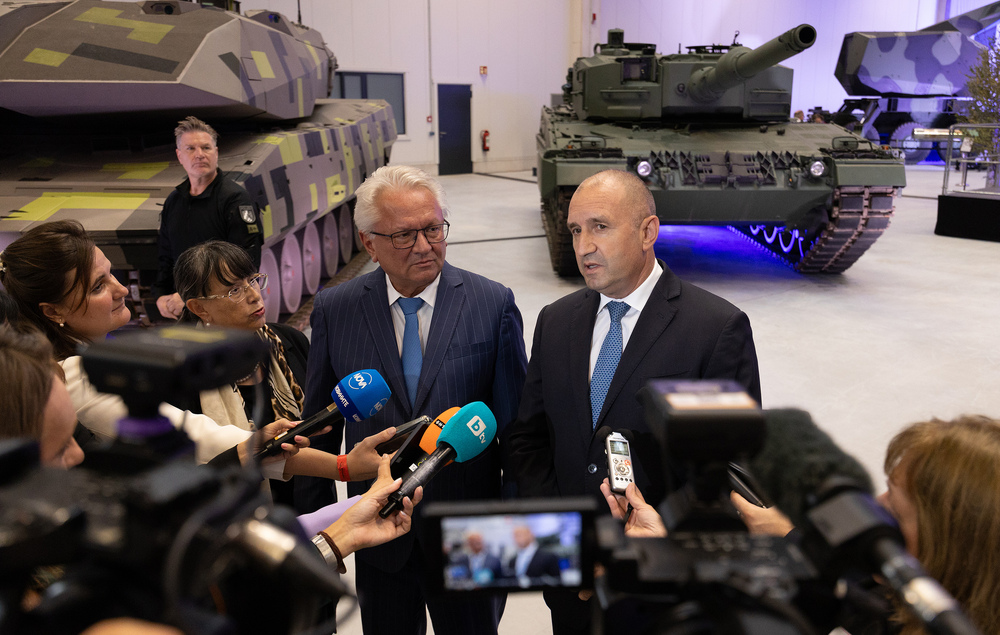 Президентът: България очаква партньорството с „Райнметал“ да води към създаване на нови работни места, модернизиране на българската отбранителна индустрия и разширяване на нейните пазари