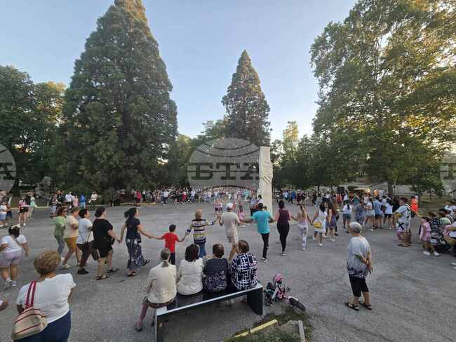 С хоротека завърши лятната инициатива „Всяка сряда в парка“ в Панагюрище