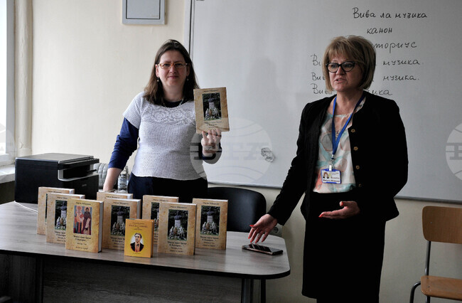 Бургас - езикова гимназия - Зоя Дебоа - представяне на книга