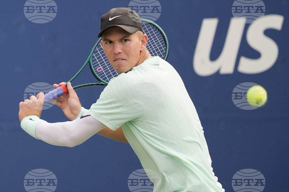 Двама квалификанти достигнаха до полуфиналите на турнира по тенис в Монпелие