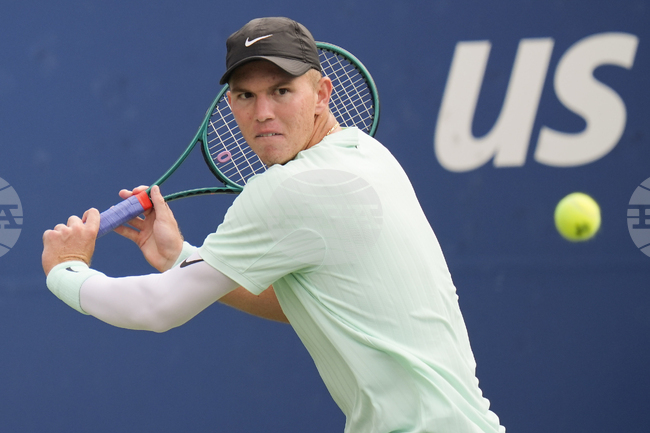 Двама квалификанти достигнаха до полуфиналите на турнира по тенис в Монпелие