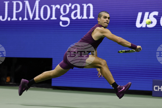 Карлос Алкарас е в третия кръг на Откритото първенство на САЩ по тенис, американците Бен Шелтън и Франсис Тиафо също продължават напред