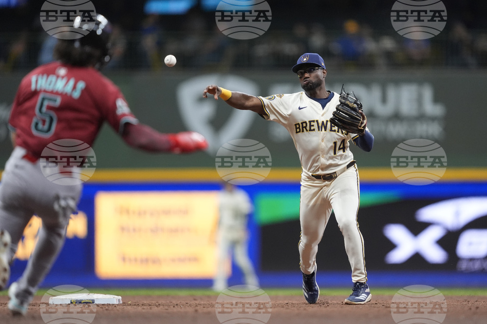 Diamondbacks Brewers Baseball