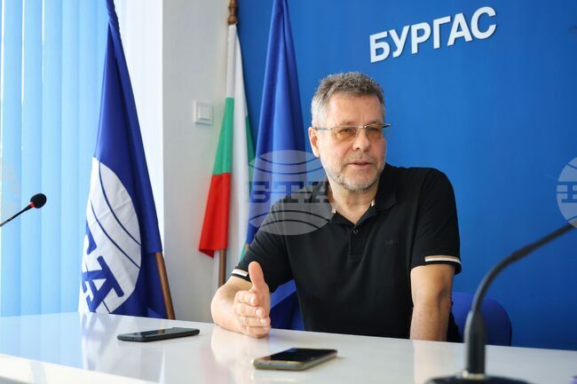 Филиалът на НХА в Бургас постепенно, но осезаемо променя културния пейзаж и привлича млада публика, каза за БТА проф. Светозар Бенчев