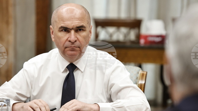 Румънският премиер Илие Боложан заяви, че ще се опита да сформира правителство на малцинството