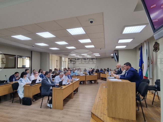 Повече от четири часа продължиха изслушванията в Общинския съвет на експерти и граждани за водната криза в Плевен