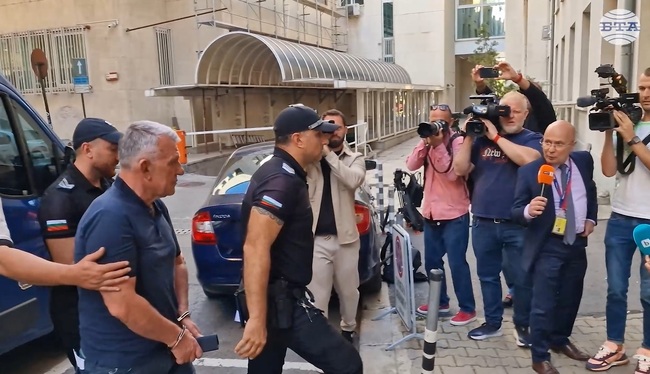 Никола Николов-Паскал беше докаран в Антикорупционната комисия, за да му бъдат повдигнати обвинения