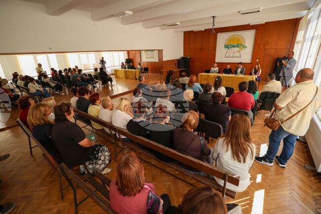 За месец и половина са обучени над 1500 служители на „Български пощи“ във връзка с приемането на еврото, каза зам.-директорът на дружеството Станимир Белинов