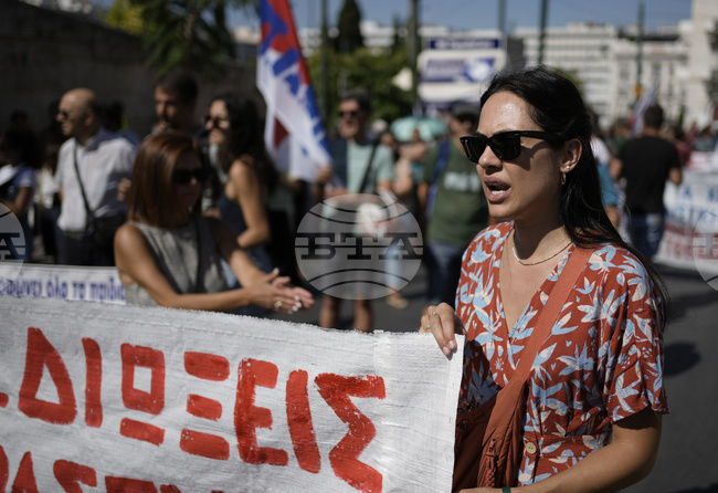 Държавните служители в Гърция стачкуват заради законопроект за нови дисциплинарни правила; стотици протестиращи се събраха в Атина и Солун 