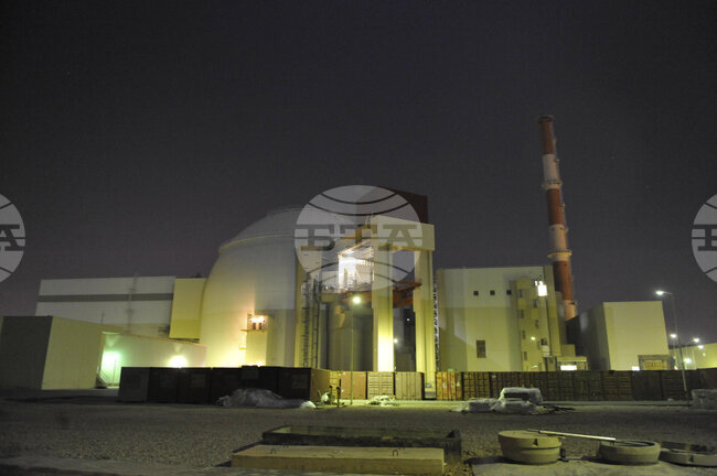 "Росатом" съобщи, че евакуацията на още 163 руски служители от иранската атомна електроцентрала в Бушер върви по план