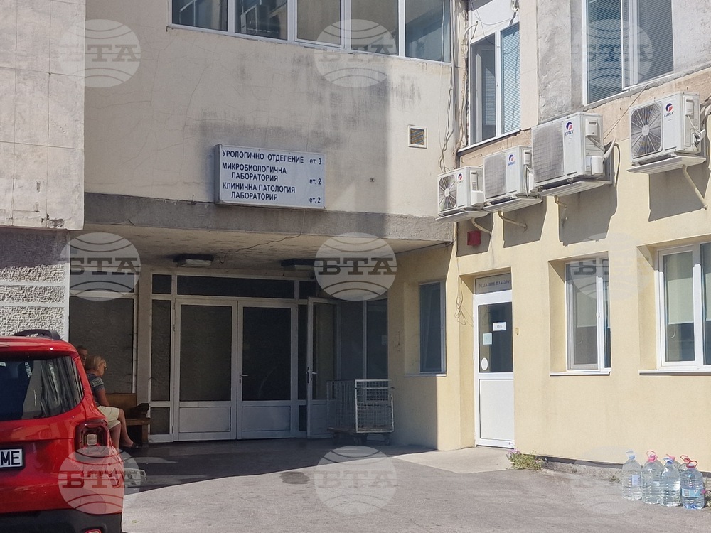 Урологичното отделение в хасковската болница продължава прием след снощния пожар, но пациентите се настаняват другаде, каза началникът му