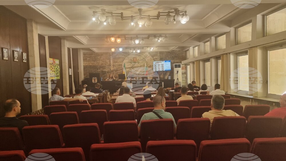 Общинските съветници в Тервел дадоха съгласие за предоставяне за ползване на полските пътища, приеха и отдаване под наем на ниви