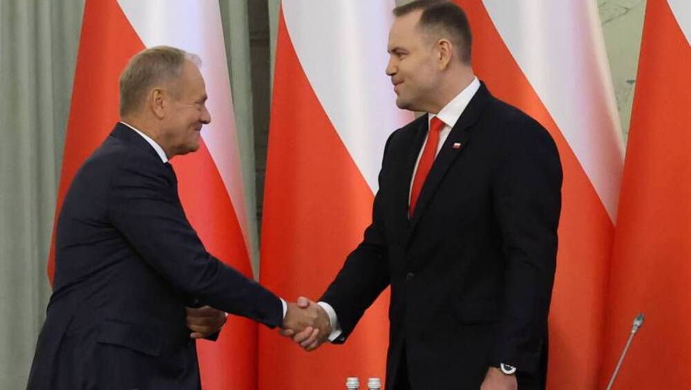 ПАП: Полският премиер ще се срещне с президента Навроцки преди визитата му в САЩ