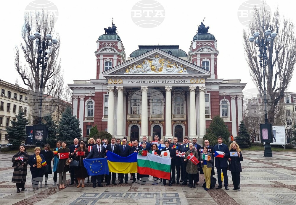 Валдис Домбровскис - дипломати - обща снимка
