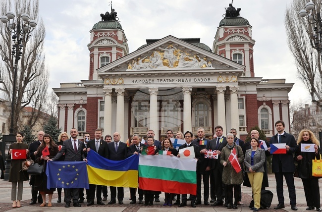 Валдис Домбровскис - дипломати - обща снимка