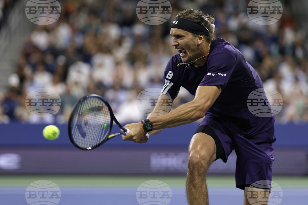 Александър Зверев, въпреки болките в гърба, елиминира британец, Томи Пол и Алекс де Минор с победи на Откритото първенство на САЩ по тенис