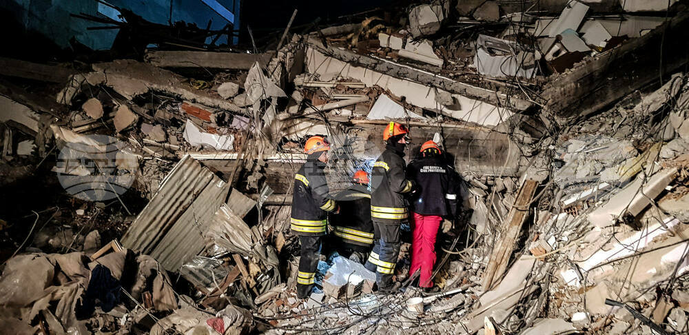 Спасители от Монтана, вадили хора под развалините в Турция, получиха награда от президента
