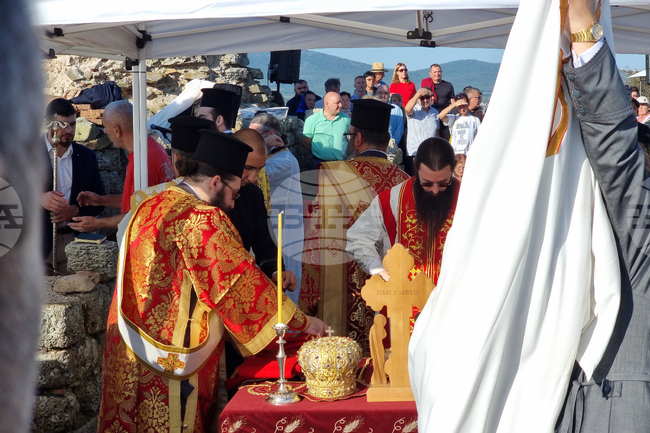 След пауза от почти 400 години, в манастира на остров "Св. Иван“ край Созопол беше отслужена Божествена света литургия