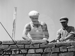 Speed bricklaying - demonstration - Stakhanov Movement